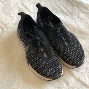 Nike walking shoes (size: W6)